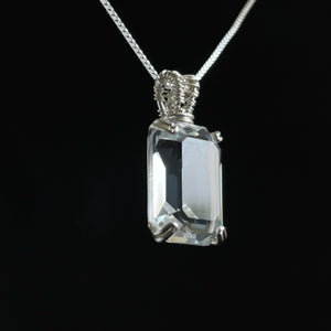 Open image in slideshow, Classic Necklace
